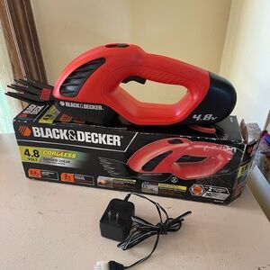 Black decker 4.8V Cordless shears. Good working condition with charger.